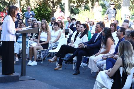 5/09/2022. Pedro Sánchez inaugura el curso político en un acto con participación ciudadana. El presidente escucha a una de las ciudadanas in...