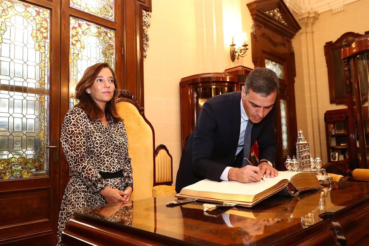 5/10/2022. Pedro Sánchez preside la XXV Cumbre Hispano-Alemana junto al canciller Olaf Scholz. El presidente del Gobierno, Pedro Sánchez, fi...