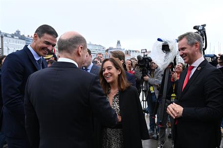 5/10/2022. Pedro Sánchez preside la XXV Cumbre Hispano-Alemana junto al canciller Olaf Scholz. El canciller alemánz Olaf Scholz, es recibido...