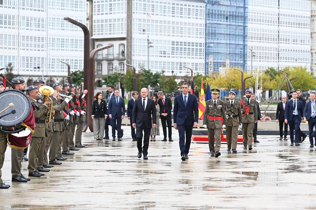 5/10/2022. Pedro Sánchez preside la XXV Cumbre Hispano-Alemana junto al canciller Olaf Scholz. El presidente del Gobierno, Pedro Sánchez, y ...