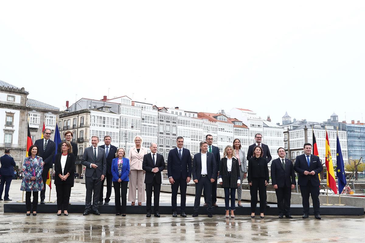 5/10/2022. Pedro Sánchez preside la XXV Cumbre Hispano-Alemana junto al canciller Olaf Scholz. El presidente del Gobierno, Pedro Sánchez, el...