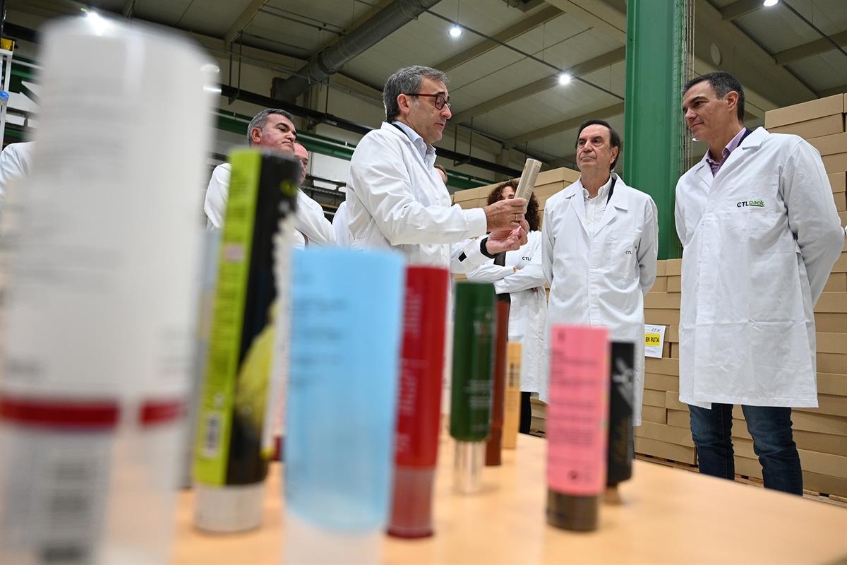 5/11/2022. Pedro Sánchez visita las instalaciones de la empresa CTLpack. El presidente del Gobierno, Pedro Sánchez, durante su visita las in...