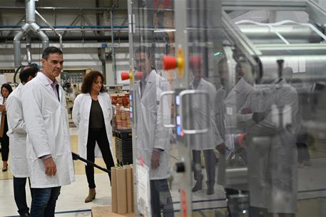 5/11/2022. Pedro Sánchez visita las instalaciones de la empresa CTLpack. El presidente del Gobierno, Pedro Sánchez, durante su visita las in...