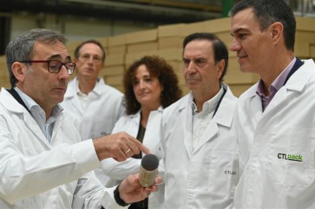 5/11/2022. Pedro Sánchez visita las instalaciones de la empresa CTLpack. El presidente del Gobierno, Pedro Sánchez, durante su visita las in...