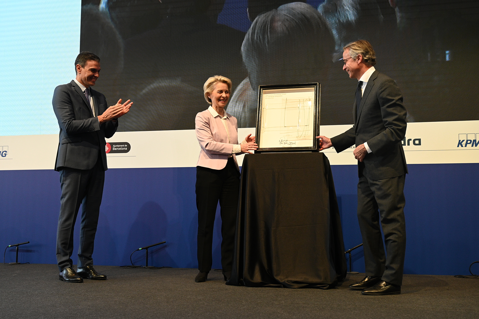 Pedro Sánchez, Ursula von er Leyen y Javier Faus