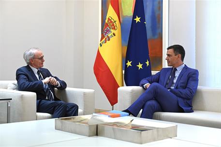 6/06/2022. S&#225;nchez recibe al presidente del Consejo Econ&#243;mico y Social, Ant&#243;n Costas. Pedro S&#225;nchez y Ant&#243;n Costas, durante su reuni&#243;n.