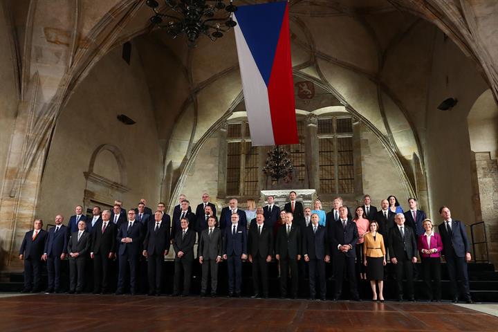 6/10/2022. Pedro Sánchez attends the first summit of the European Political Community (EPC). Group photo of the participants in the Summit o...