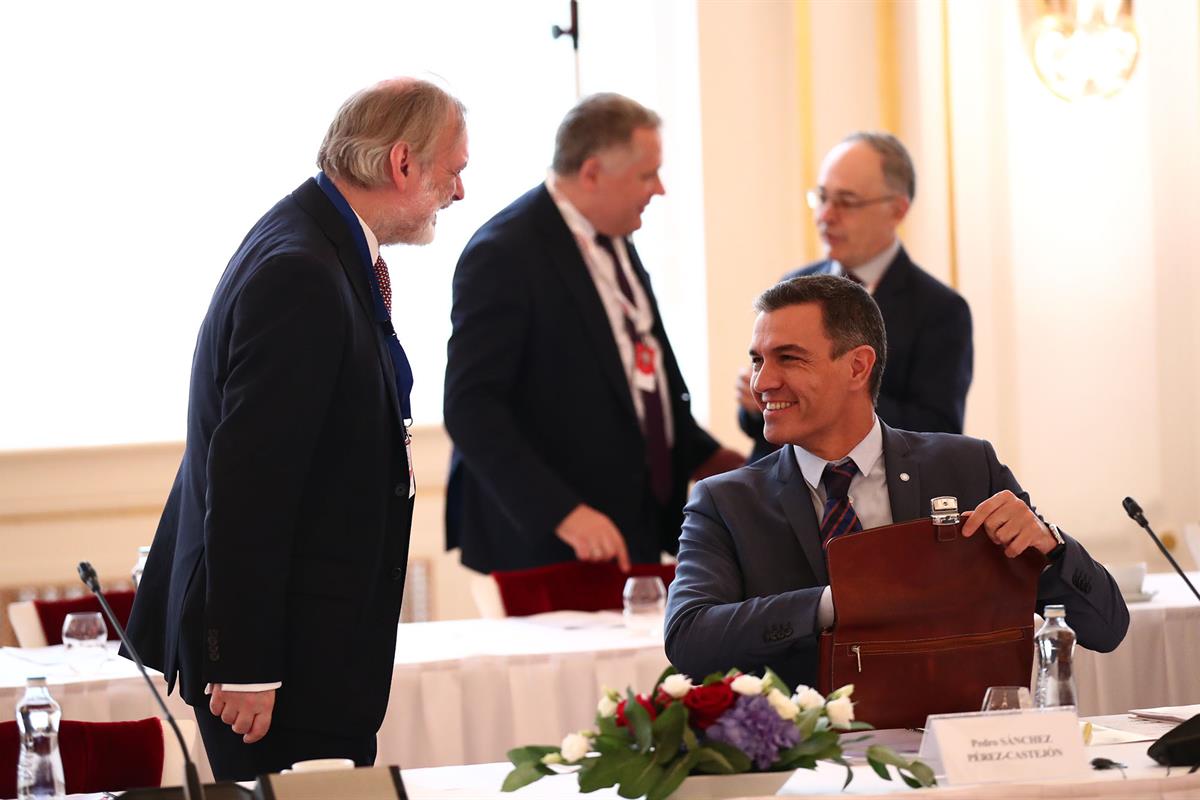 6/10/2022. Pedro Sánchez asiste a la reunión de la Comunidad Política Europea. El presidente del Gobierno, Pedro Sánchez, al inicio de la re...