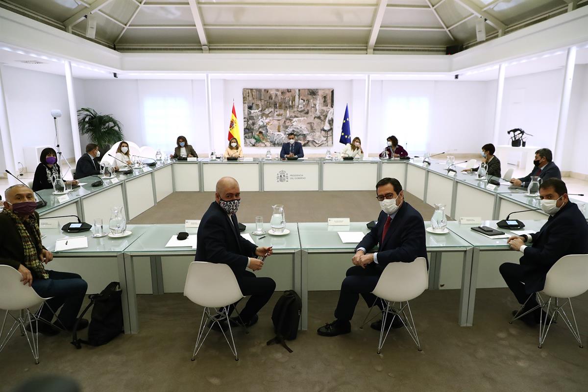 7/03/2022. Pedro Sánchez preside la reunión de la mesa con los agentes sociales para el Plan de Recuperación. El presidente del Gobierno, Pe...