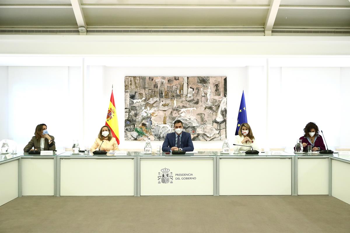 7/03/2022. Pedro Sánchez preside la reunión de la mesa con los agentes sociales para el Plan de Recuperación. El presidente del Gobierno, Pe...