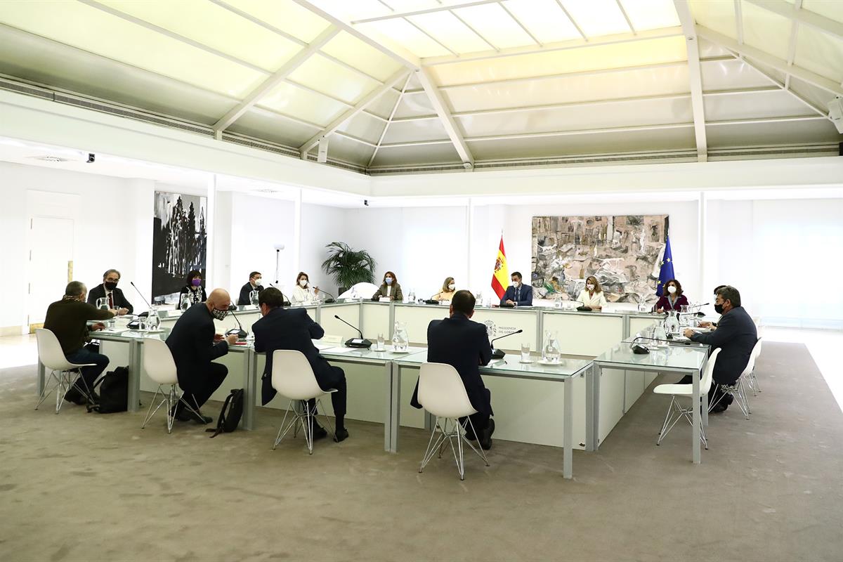 7/03/2022. Pedro Sánchez preside la reunión de la mesa con los agentes sociales para el Plan de Recuperación. El presidente del Gobierno, Pe...