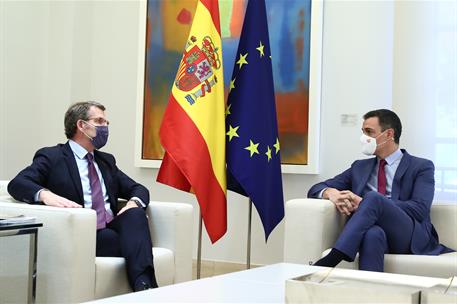 7/04/2022. Pedro Sánchez se reúne con el presidente nacional del Partido Popular, Alberto Núñez Feijóo. El presidente del Gobierno, Pedro Sá...