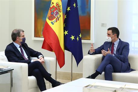 7/04/2022. Pedro Sánchez se reúne con el presidente nacional del Partido Popular, Alberto Núñez Feijóo. El presidente del Gobierno, Pedro Sá...