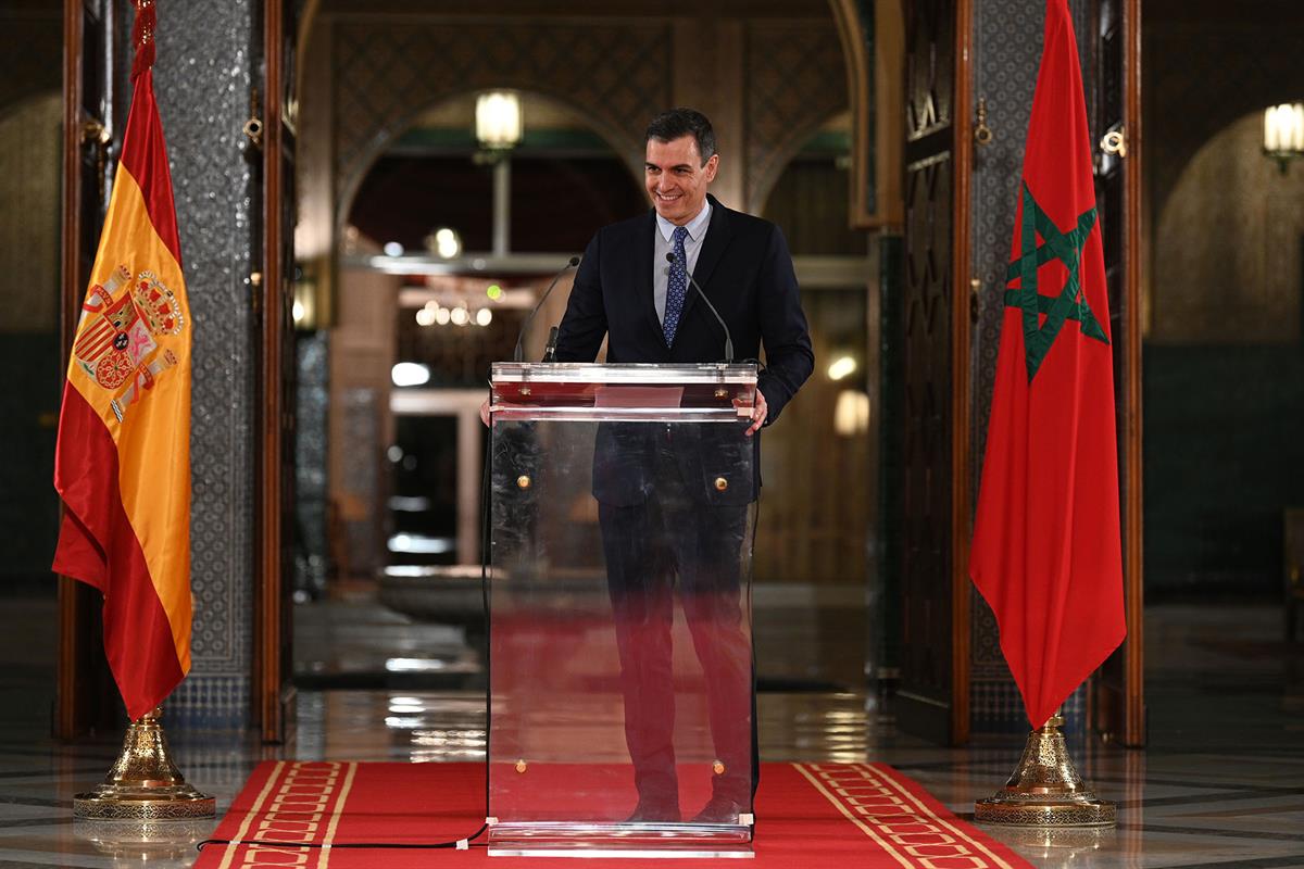 7/04/2022. Pedro Sánchez se reúne con el rey de Marruecos, Mohamed VI. El presidente del Gobierno, Pedro Sánchez, responde a las preguntas d...