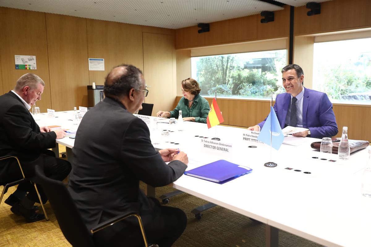 7/07/2022. Pedro Sánchez se reúne con el director general de la OMS