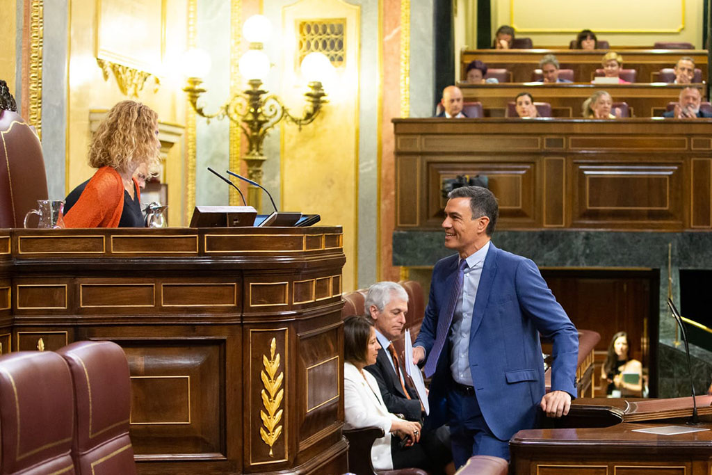 El presidente del Gobierno, Pedro Sánchez, antes de iniciar su comparecencia ante el Pleno del Congreso de los Diputados