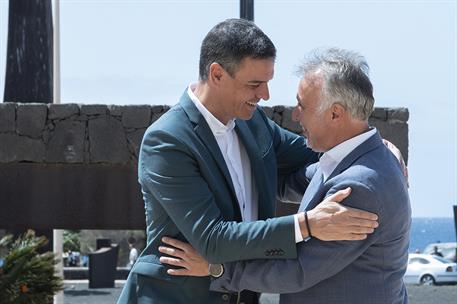 8/08/2022. Sánchez se reúne con el presidente de Canarias y la presidenta del cabildo de Lanzarote. El presidente del Gobierno, Pedro Sánche...