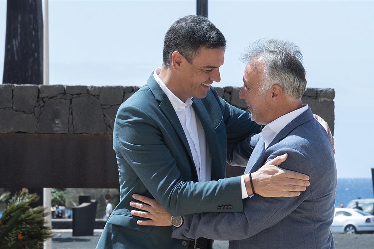 8/08/2022. Sánchez se reúne con el presidente de Canarias y la presidenta del cabildo de Lanzarote. El presidente del Gobierno, Pedro Sánche...