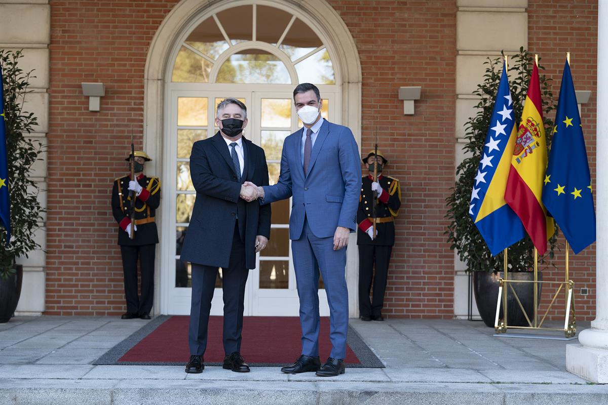 9/02/2022. Pedro Sánchez recibe al presidente de turno de Bosnia y Herzegovina. El presidente del Gobierno, Pedro Sánchez, recibe al preside...