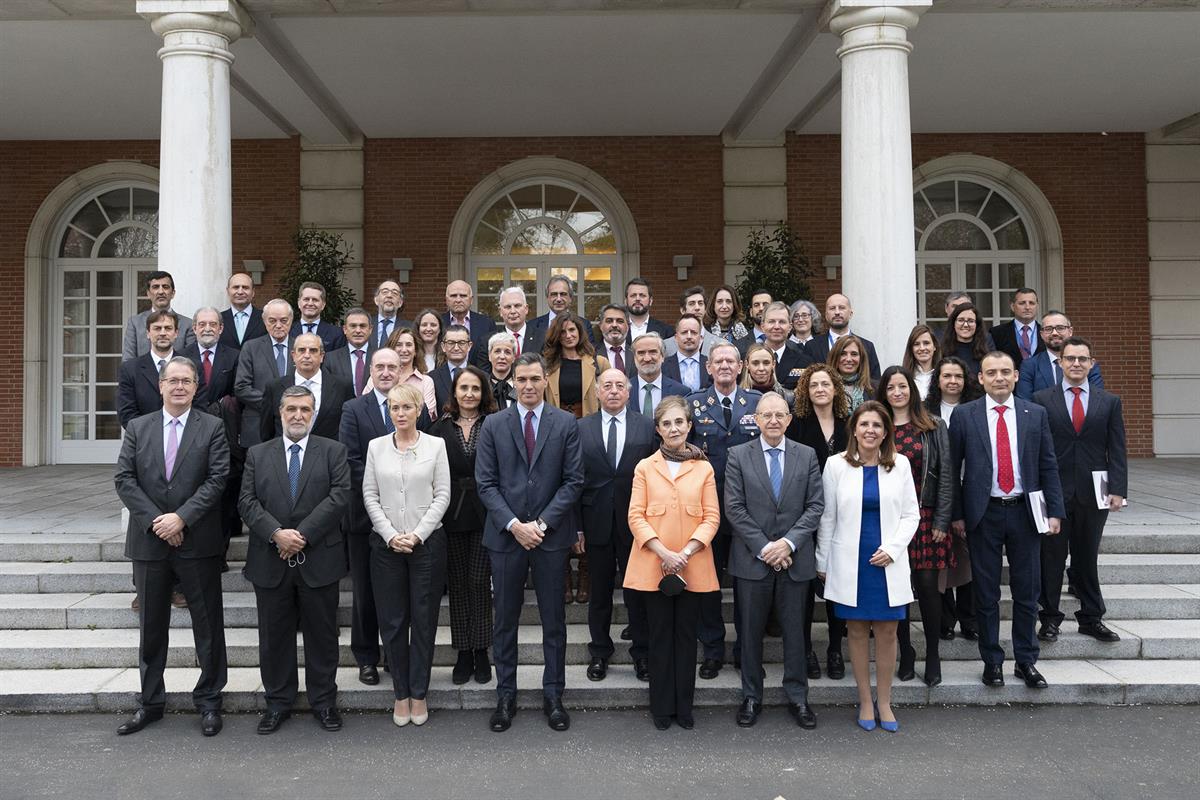 9/03/2022. Sánchez preside el acto de agradecimiento al Foro Nacional de Ciberseguridad. Foto de familia de los asistentes al acto de agrade...