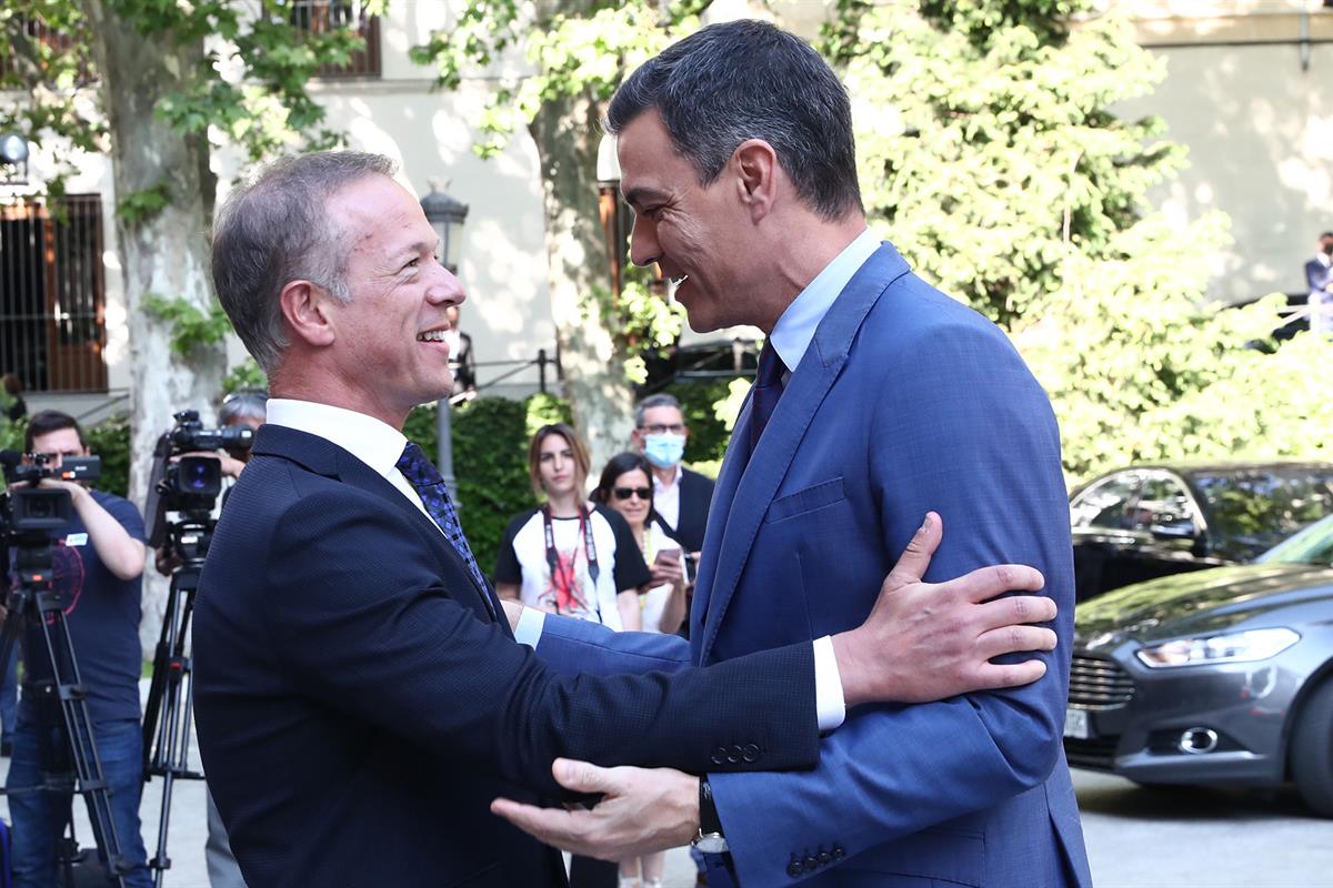 9/05/2022. Pedro Sánchez participa en el acto conmemorativo del Día de Europa. El presidente del Gobierno, Pedro Sánchez, y el presidente de...