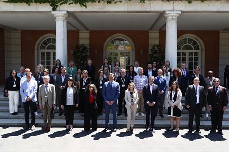 9/05/2022. Encuentro del presidente del Gobierno con empresas del sector audiovisual de Estados Unidos. Foto de familia del presidente del G...