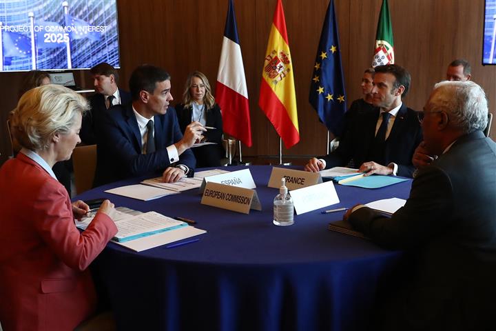 Reunión de trabajo de Pedro Sánchez con António Costa, Ursula von der Leyen y Enmanuel Macron