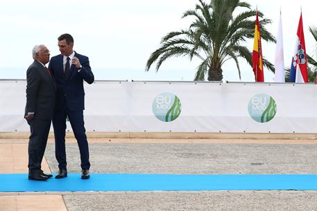 9/12/2022. IX Cumbre Euromediterr&#225;nea EU-MED9. El presidente del Gobierno, Pedro S&#225;nchez, recibe al el primer ministro de la Rep&#250;blica Portu...