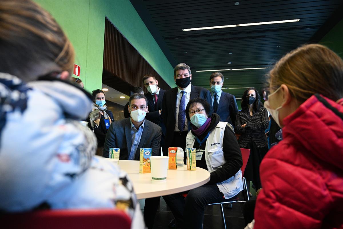 10/03/2022. Pedro Sánchez visita el Centro de Atención, Acogida y Derivación de Refugiados Ucranianos. El presidente del Gobierno, Pedro Sán...