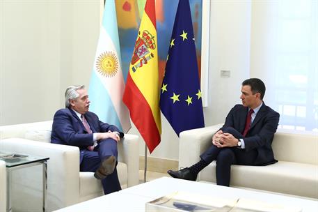 10/05/2022. Pedro Sánchez recibe al presidente de Argentina, Alberto Fernández. El presidente del Gobierno, Pedro Sánchez, y el presidente d...