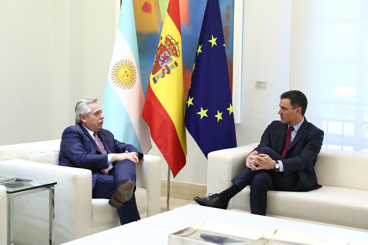 10/05/2022. Pedro Sánchez recibe al presidente de Argentina, Alberto Fernández. El presidente del Gobierno, Pedro Sánchez, y el presidente d...