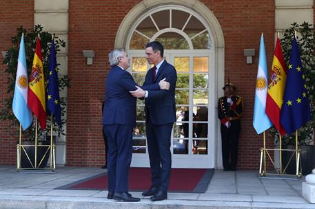 10/05/2022. Pedro Sánchez recibe al presidente de Argentina, Alberto Fernández. El presidente del Gobierno, Pedro Sánchez, y el presidente d...