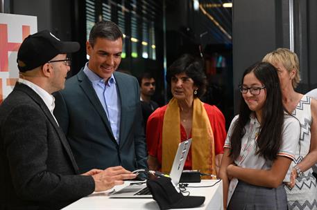 10/06/2022. S&#225;nchez clausura el encuentro de emprendedores South Summit 2022. El presidente del Gobierno, Pedro S&#225;nchez, conversa con los pa...