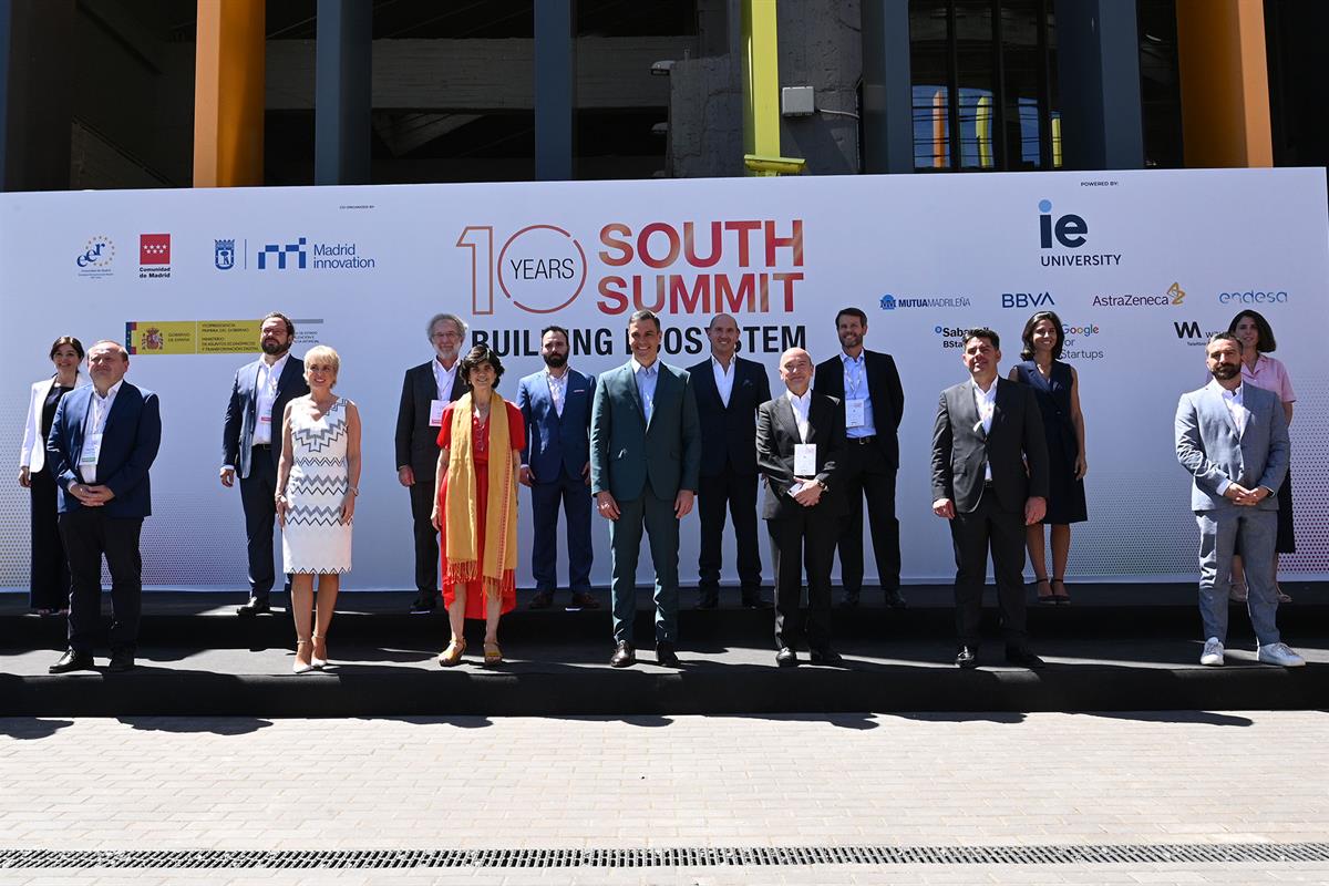 10/06/2022. Sánchez clausura el encuentro de emprendedores South Summit 2022. El presidente del Gobierno, Pedro Sánchez, junto a los asisten...