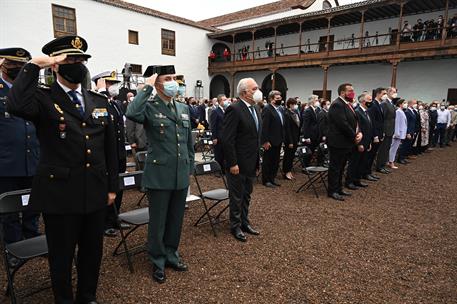 12/03/2022. Pedro Sánchez asiste al Acto de Homenaje a la Ejemplaridad del Pueblo de La Palma. Los asistentes al homenaje, durante la interp...