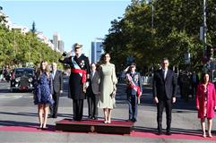 El presidente del Gobierno, Pedro Sánchez, junto a los reyes Felipe VI y Letizia, la infanta sofía y la ministra de Defensa