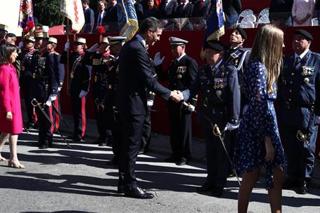 12/10/2022. El presidente del Gobierno asiste a los actos de comnemoración por el Día de la Fiesta Nacional. El presidente del Gobierno salu...