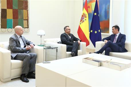 14/06/2022. El presidente del Gobierno recibe al vicepresidente de la farmacéutica Moderna. Pedro Sánchez y Dan Staner, durante la reunión.