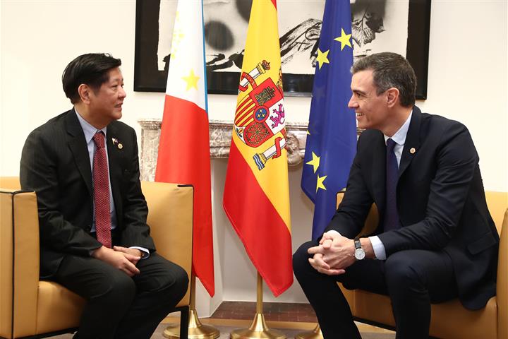 El presidente del Gobierno, Pedro Sánchez, y el presidente de Filipinas, Ferdinand R. Marcos Jr.