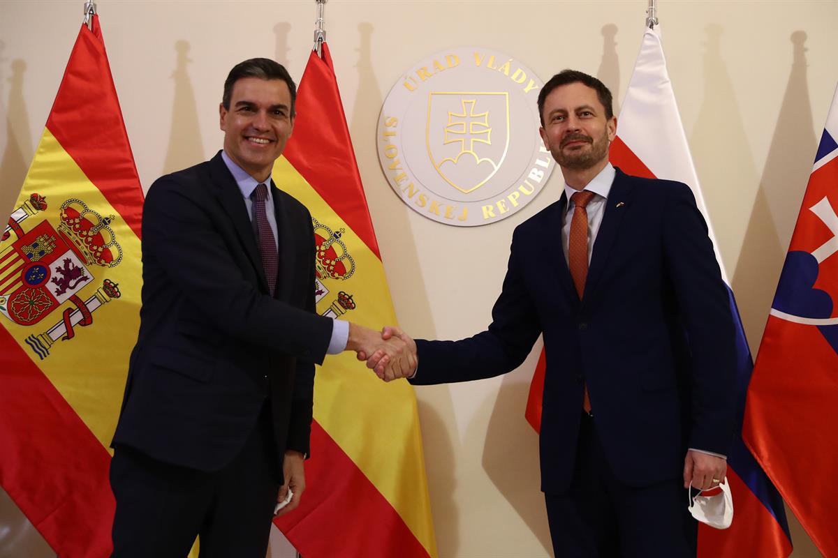 16/03/2022. Pedro Sánchez se reúne con el primer ministro de la República Eslovaca, Eduard Heger. El presidente del Gobierno, Pedro Sánchez,...