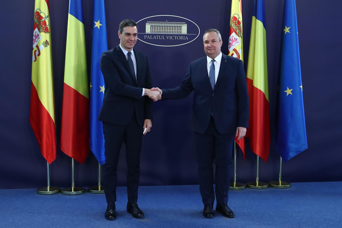 17/03/2022. Pedro Sánchez viaja a Rumanía. El presidente del Gobierno, Pedro Sánchez, es recibido por el primer ministro de Rumanía, Nicolae Ciucă.