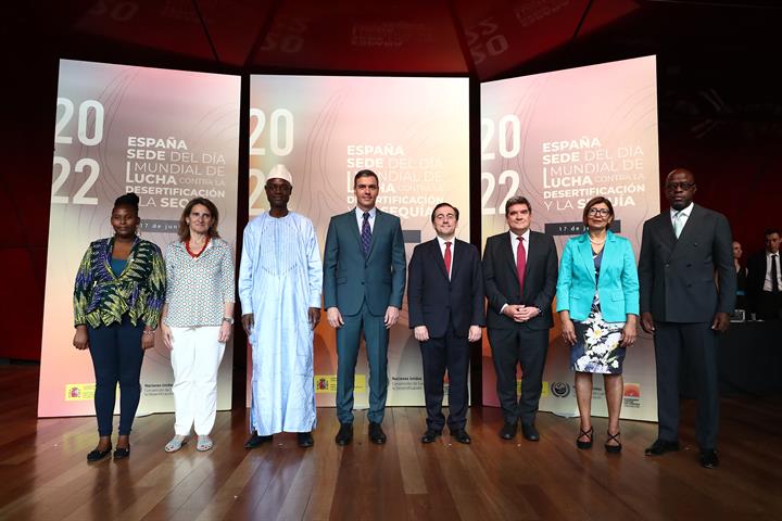 Foto de familia del acto del Día Mundial de Lucha contra la Desertificación y la Sequía 2022