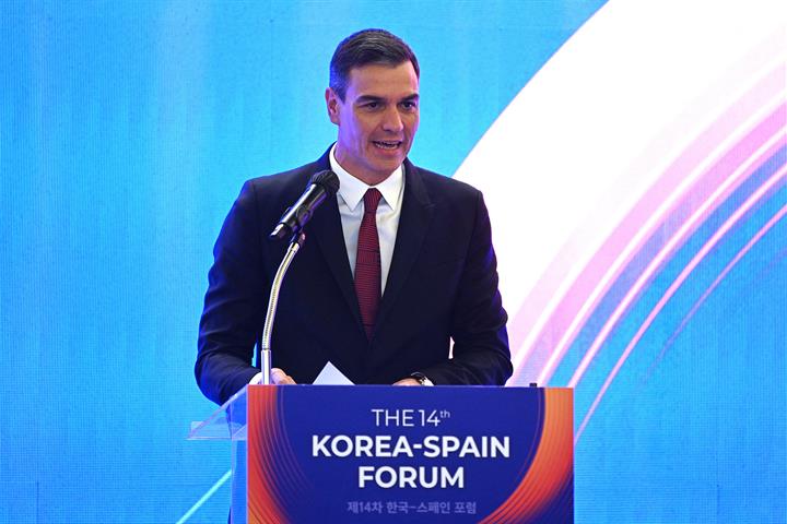 El presidente del Gobierno, Pedro Sánchez, interviene en el acto de clausura de la XIV Tribuna España-Corea.