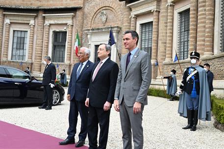 18/03/2022. El presidente del Gobierno viaja a Roma. El presidente del Gobierno, Pedro Sánchez, junto al primer ministro de Italia, Mario Dr...