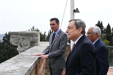 18/03/2022. El presidente del Gobierno viaja a Roma. El presidente del Gobierno, Pedro Sánchez, charlando con el primer ministro de Italia, ...
