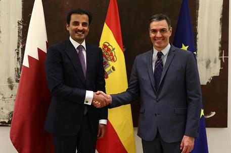 18/05/2022. Pedro S&#225;nchez recibe al emir de Catar, Tamim bin Hamad Al-Thani. El presidente del Gobierno, Pedro S&#225;nchez, ha recibido al emir ...