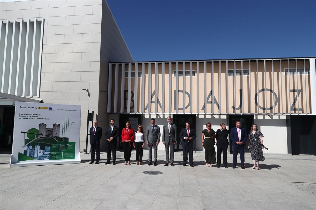 18/07/2022. Sánchez asiste a la inauguración de la primera fase de la línea Plasencia-Badajoz de la Alta Velocidad en Extremadura. El rey Fe...