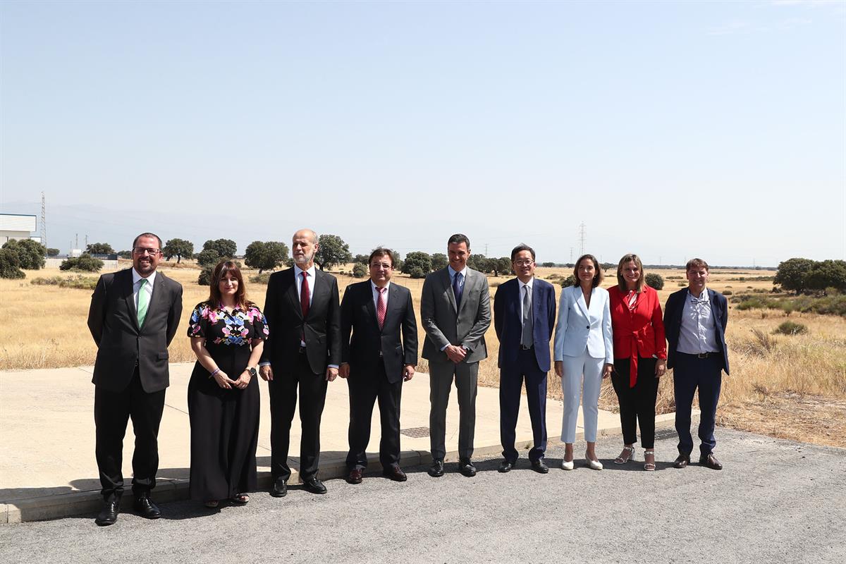 18/07/2022. Sánchez visita a la futura gigafactoría de Navalmoral de la Mata (Cáceres). El presidente del Gobierno, Pedro Sánchez, la minist...