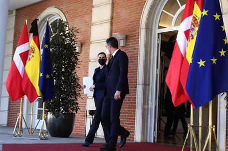 21/02/2022. Pedro Sánchez recibe a la primera ministra de Dinamarca, Mette Frederiksen. El presidente del Gobierno, Pedro Sánchez, y la prim...