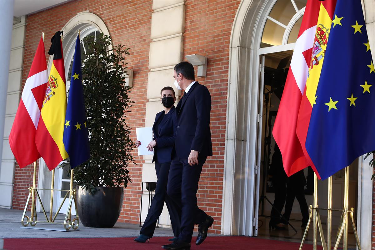 21/02/2022. Pedro Sánchez recibe a la primera ministra de Dinamarca, Mette Frederiksen. El presidente del Gobierno, Pedro Sánchez, y la prim...